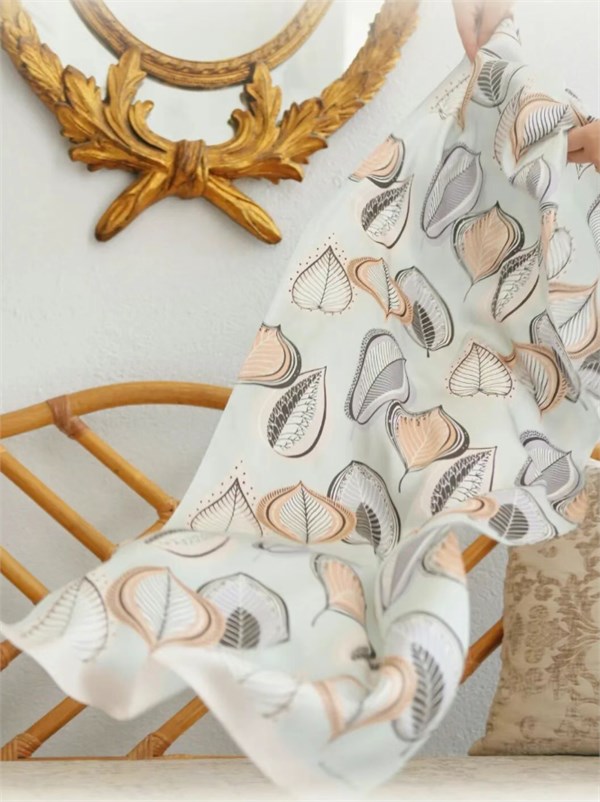 清迈阳光里，一条丝巾织就的老钱风诗行