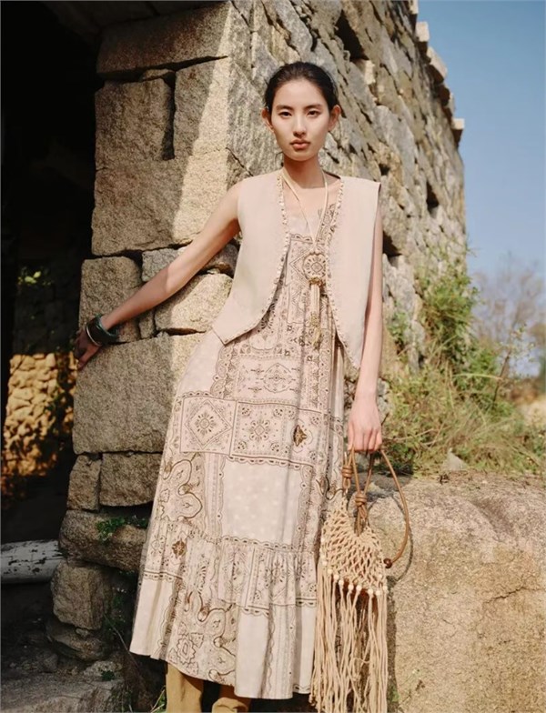 佐色ZOSOUL 2026夏季形象大片:“夏光织语”