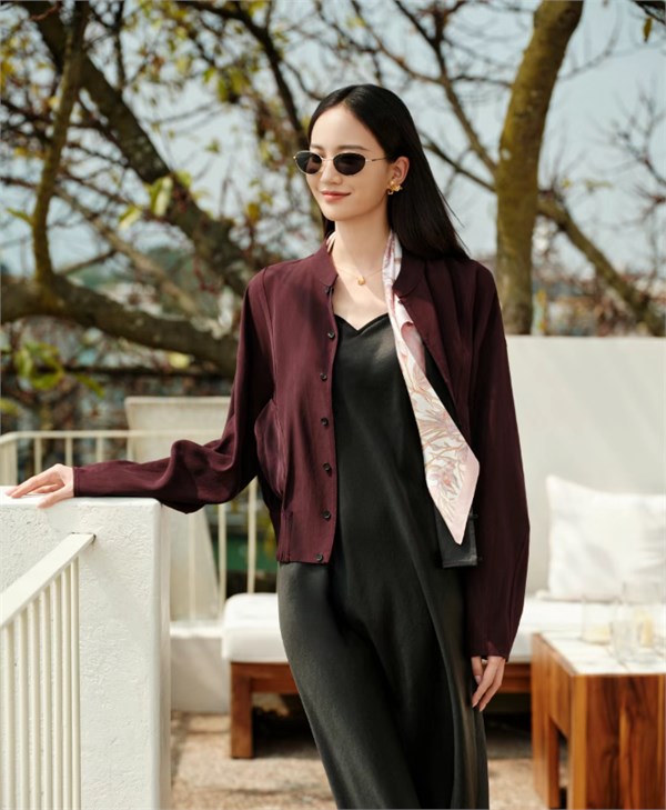 雅莹2026春季非遗香云纱系列：一袭华服，萃见东方至美