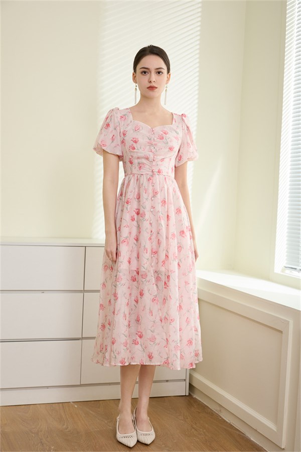 艾丽哲春夏季：V领碎花裙轻吟、方领长裙曼舞，西装勾勒高级序章