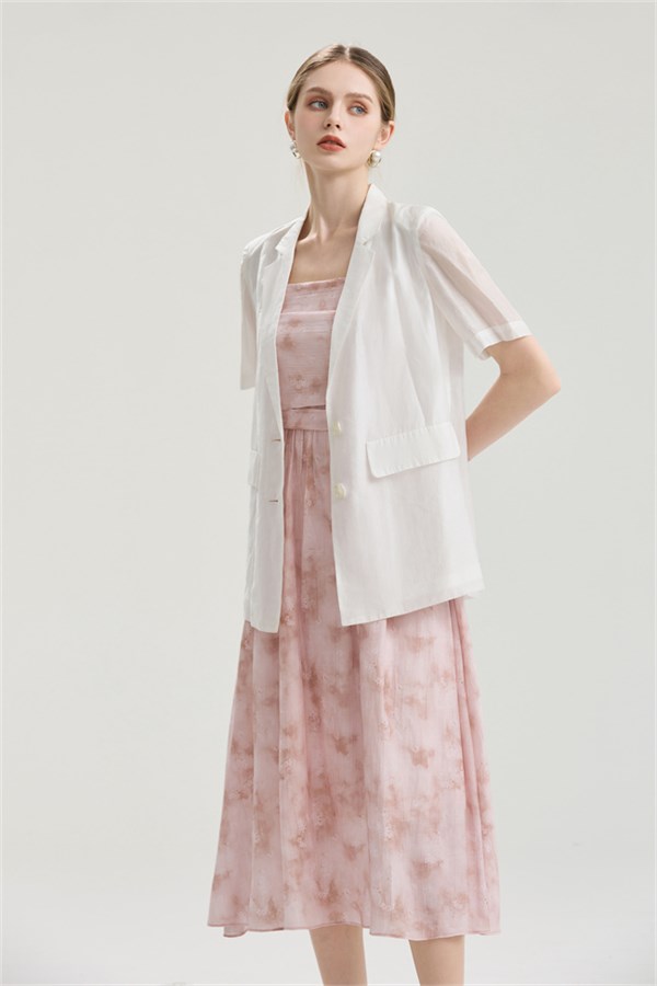 艾丽哲春夏季：V领碎花裙轻吟、方领长裙曼舞，西装勾勒高级序章