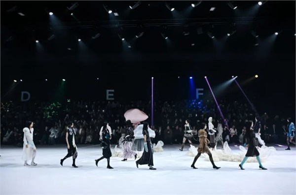 2026秋冬上海时装周:“马不停T”,激活春日消费与时尚新动能