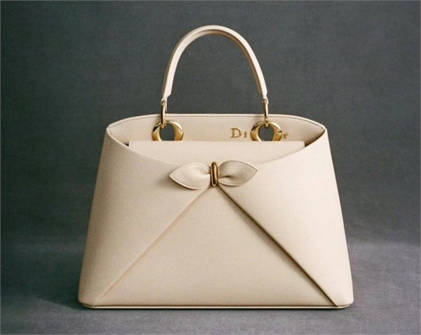 全新Dior Cigale手袋，优雅与创新的完美协奏