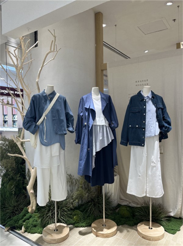 简与媄女装春夏季穿搭指南：解锁色彩的时尚密码