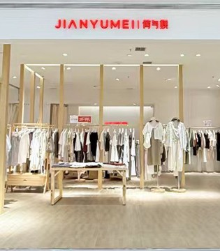 简与媄女装春夏季穿搭指南：解锁色彩的时尚密码