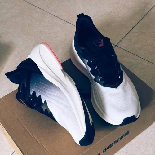 安踏毒刺6代：入门跑者的性价比之选还是营销噱头？1000+用户观点大起底