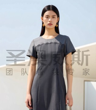 圣澳威斯：定制专属职业风范，连衣裙套装诠释优雅力量