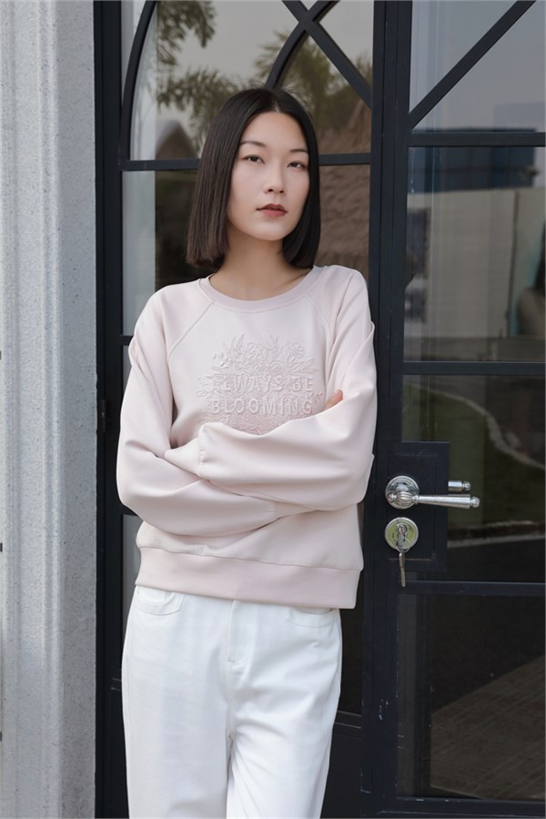 荣子原创女装：春日衣橱的时尚密钥，解锁多元魅力