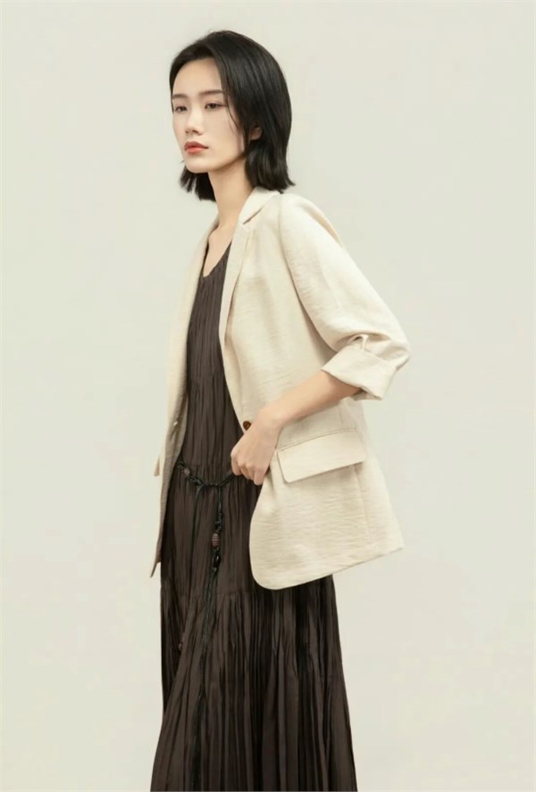 禾等HelenModa 以通勤之裳勾勒夏日格调诗篇