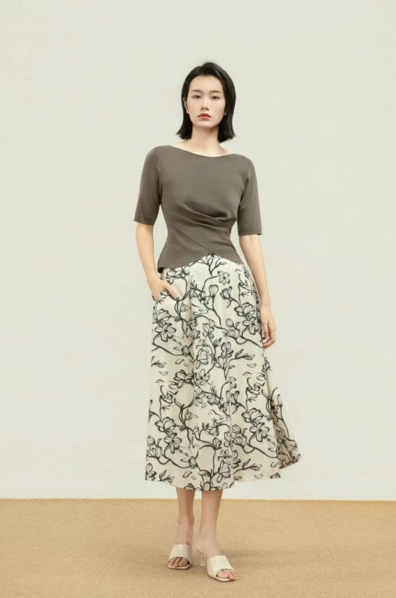 禾等HelenModa 以通勤之裳勾勒夏日格调诗篇