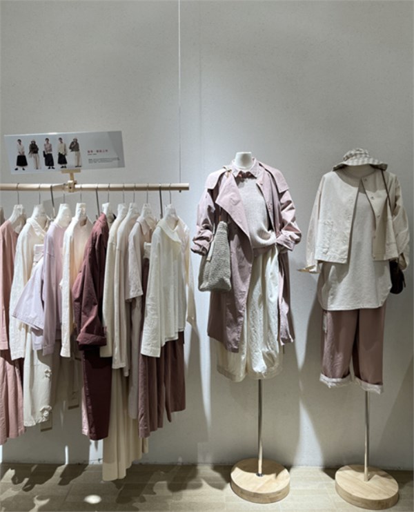 简与媄衬衫外套：凭借N种时髦穿搭公式，引领女装潮流风向