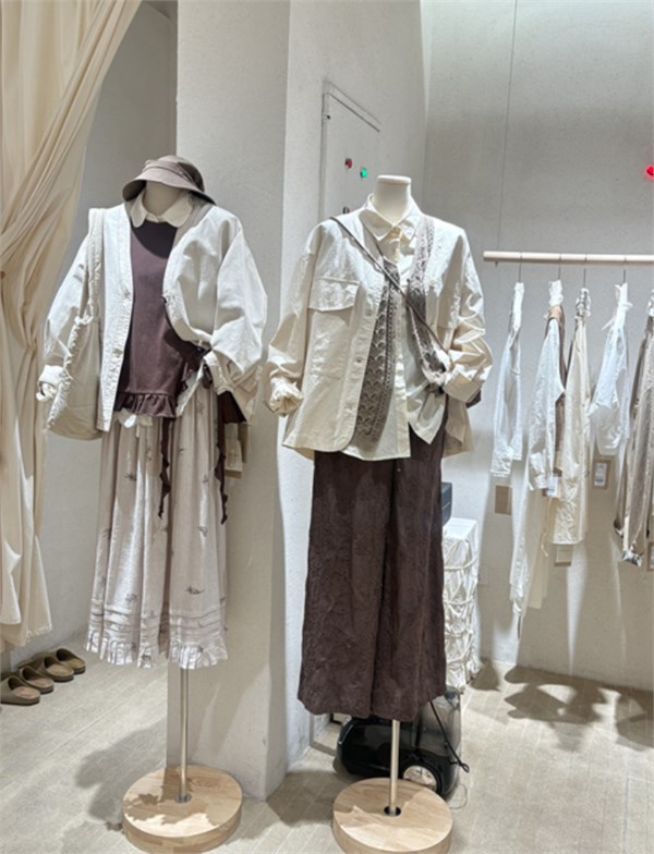 简与媄衬衫外套：凭借N种时髦穿搭公式，引领女装潮流风向