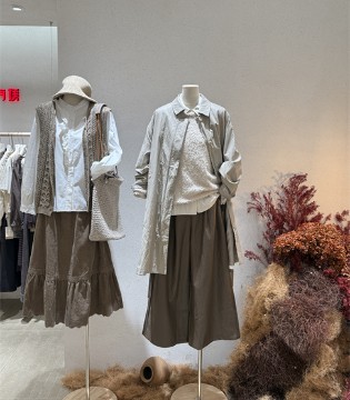 简与媄26春新章：蓝色绘就春之灵韵，黑色勾勒夜之深邃，咖色晕染大地温柔