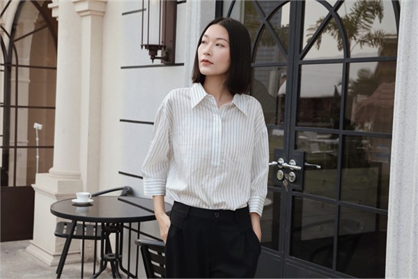 荣子原创2026春衬衫诗篇：白韵雅致，绿染生机，条纹诉情