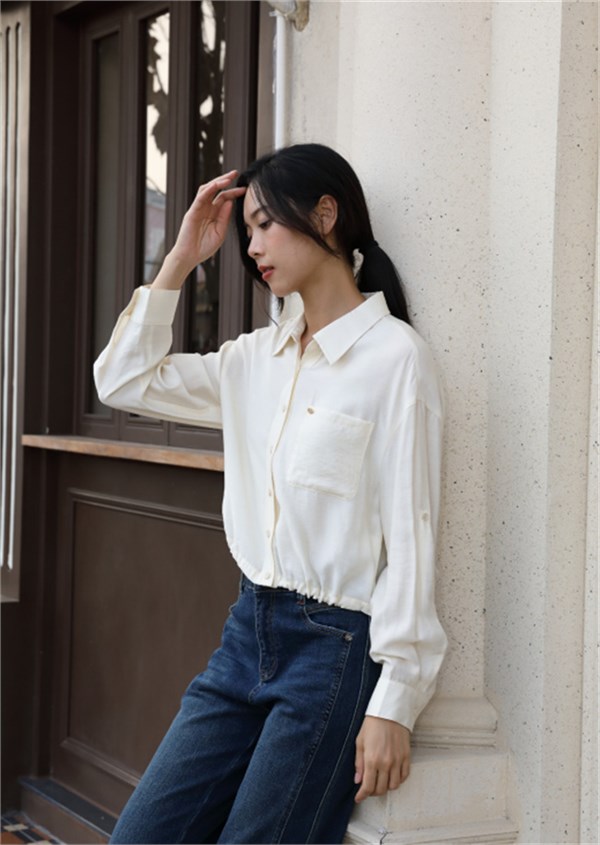 荣子原创2026春衬衫诗篇：白韵雅致，绿染生机，条纹诉情