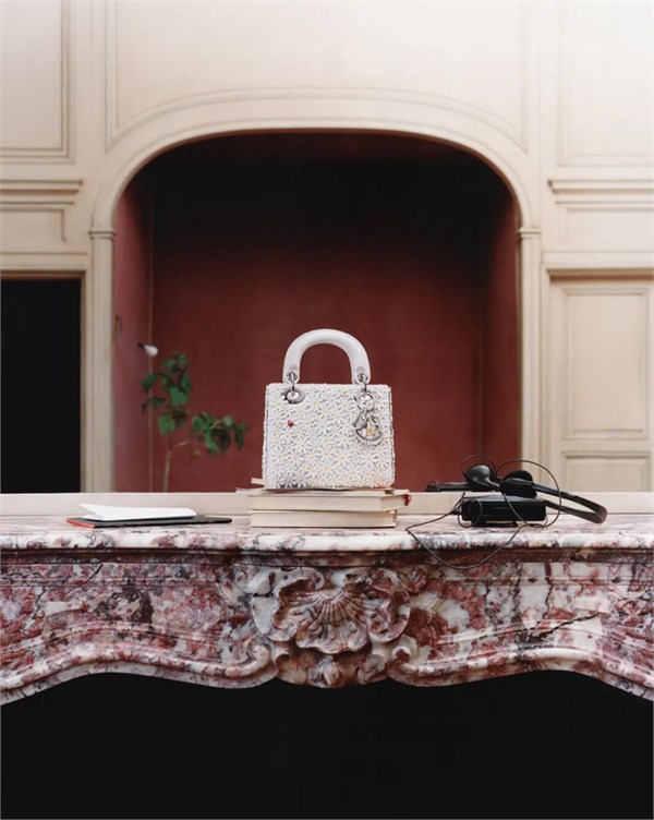 迪奥2026春夏诗章，线上精品便捷开启时尚新篇