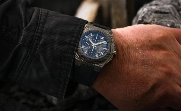 价格卷到8K，连大牌都忍不住下手了！这个小众材质强悍质感、自带野性元素，每一块都高端大上