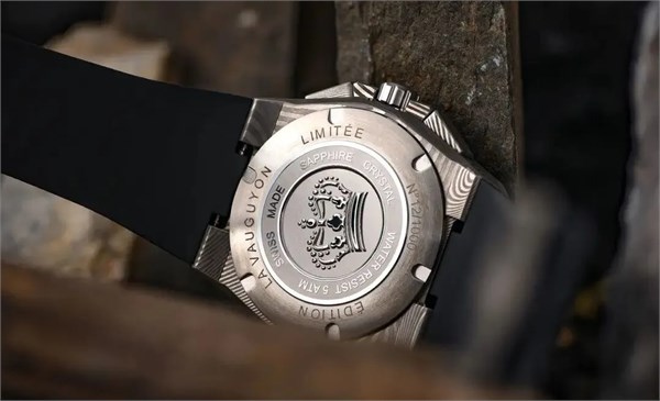 价格卷到8K，连大牌都忍不住下手了！这个小众材质强悍质感、自带野性元素，每一块都高端大上