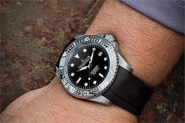 价格卷到8K，连大牌都忍不住下手了！这个小众材质强悍质感、自带野性元素，每一块都高端大上