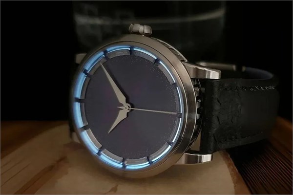 价格卷到8K，连大牌都忍不住下手了！这个小众材质强悍质感、自带野性元素，每一块都高端大上