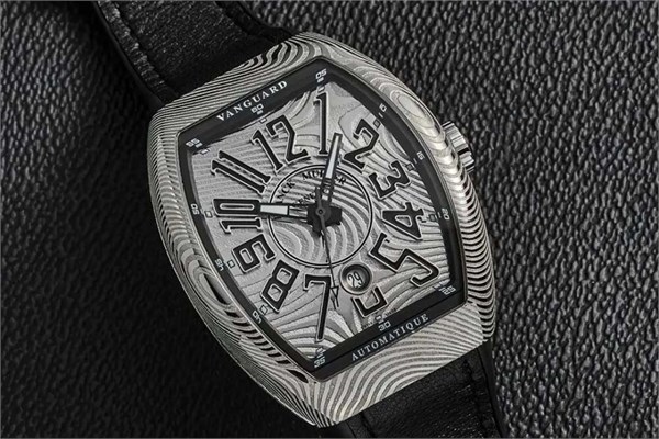 价格卷到8K，连大牌都忍不住下手了！这个小众材质强悍质感、自带野性元素，每一块都高端大上