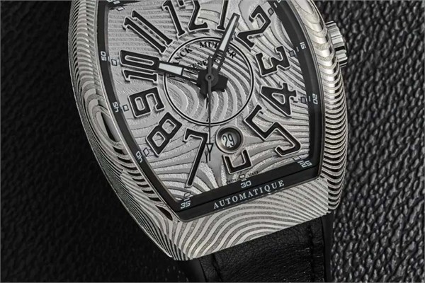 价格卷到8K，连大牌都忍不住下手了！这个小众材质强悍质感、自带野性元素，每一块都高端大上