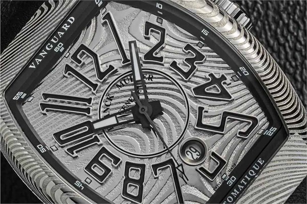 价格卷到8K，连大牌都忍不住下手了！这个小众材质强悍质感、自带野性元素，每一块都高端大上