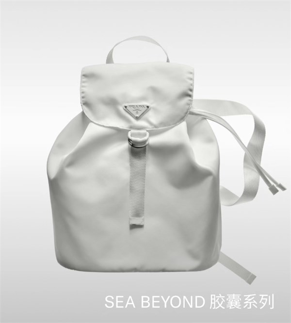 PRADA SEABEYOND胶囊系列：线上邂逅再生尼龙包袋的海洋绮梦