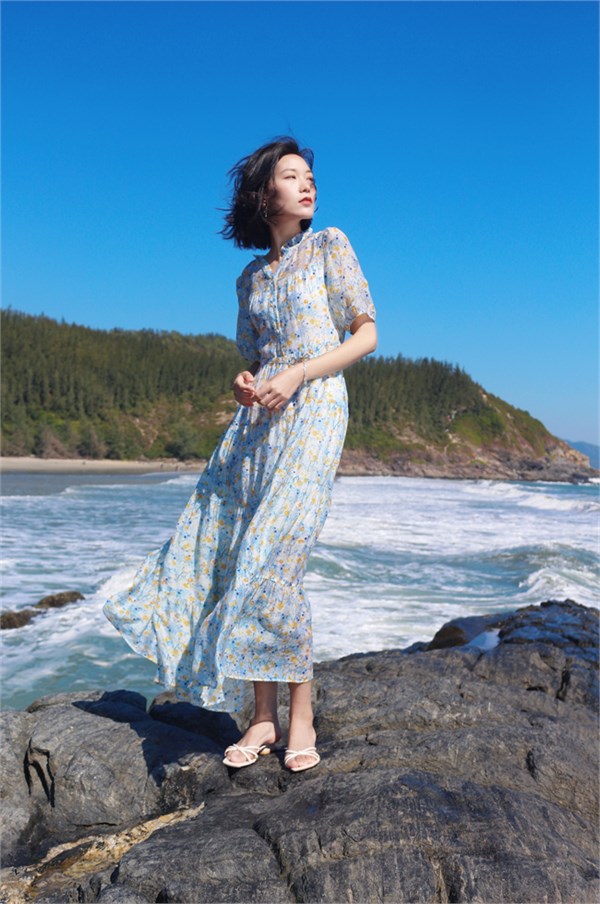 荣子原创女装：于夏日梦幻裙影，开启浪漫时尚之旅