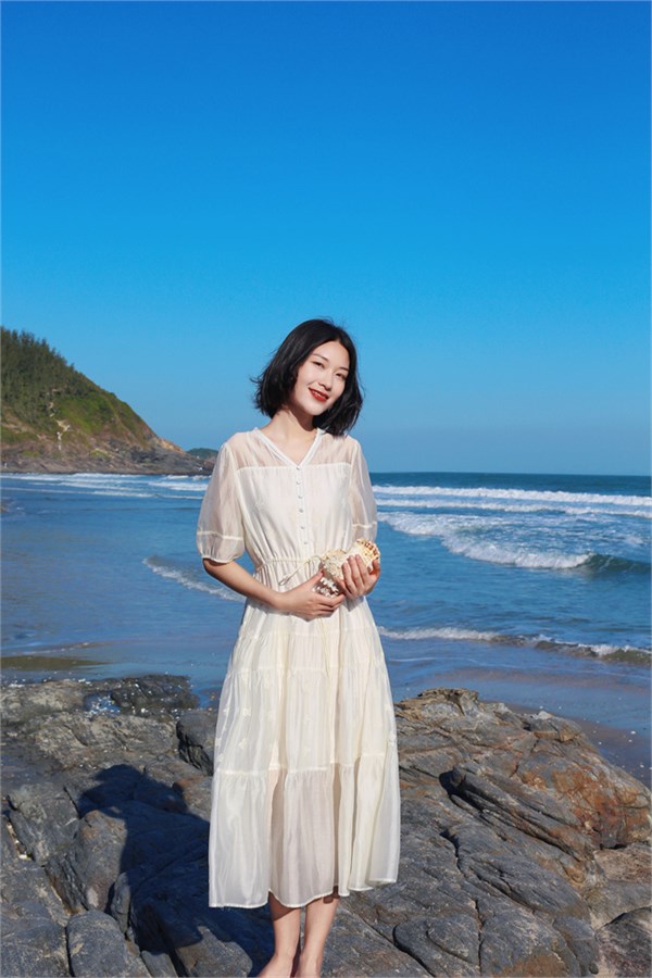 荣子原创女装：于夏日梦幻裙影，开启浪漫时尚之旅