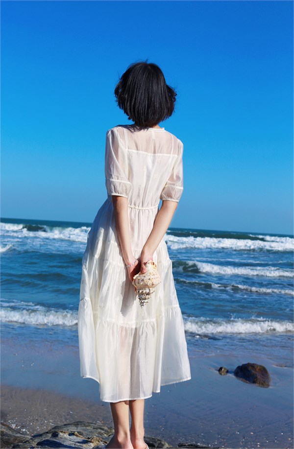 荣子原创女装：于夏日梦幻裙影，开启浪漫时尚之旅