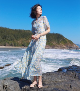 荣子原创女装：于夏日梦幻裙影，开启浪漫时尚之旅