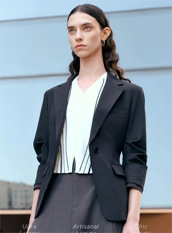 LILY大师西装2.0：早春高定感拉满，职场时尚新标杆