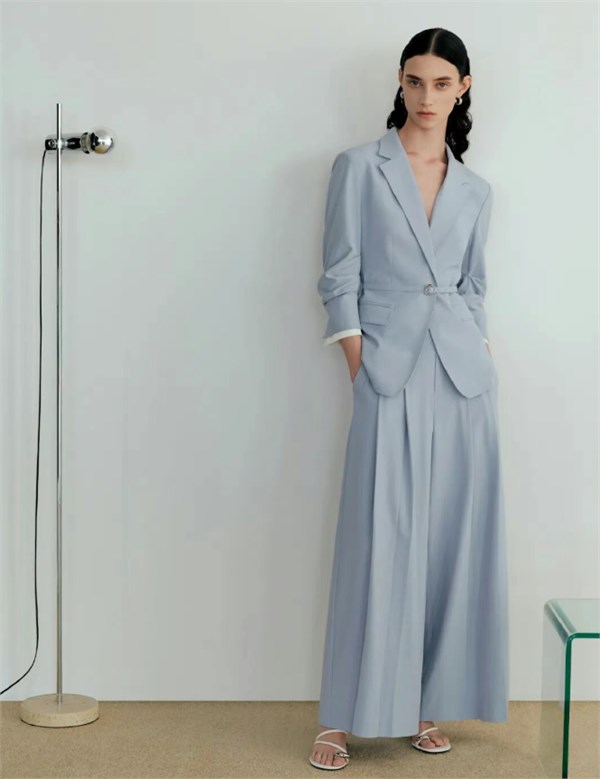 LILY大师西装2.0：早春高定感拉满，职场时尚新标杆