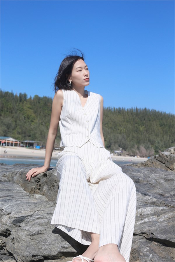 荣子原创女装｜2026夏装新章：亚麻条纹马甲套装