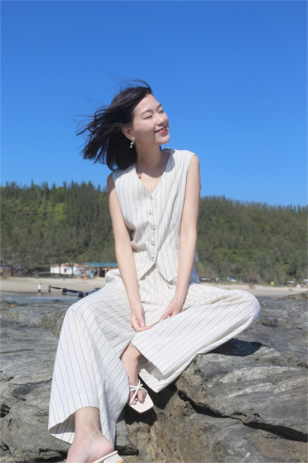 荣子原创女装｜2026夏装新章：亚麻条纹马甲套装