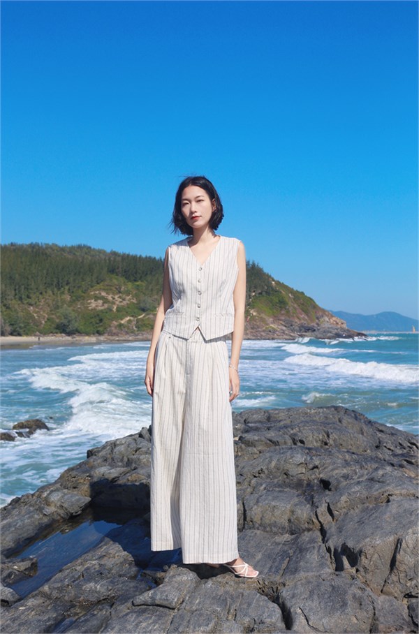 荣子原创女装｜2026夏装新章：亚麻条纹马甲套装