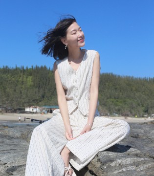 荣子原创女装｜2026夏装新章：亚麻条纹马甲套装