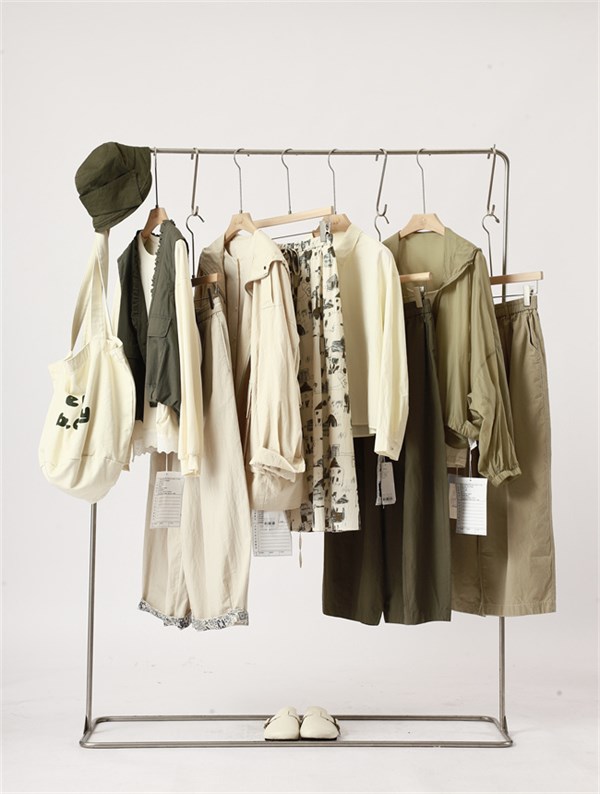 简与媄｜把春天穿成一首低饱和的诗