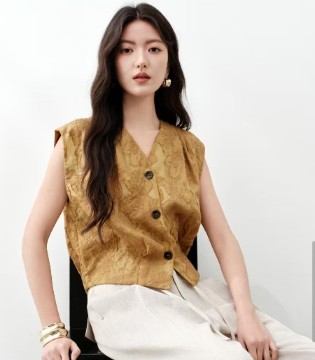 千百惠女装：以卓越设计，铸就女性时尚传奇