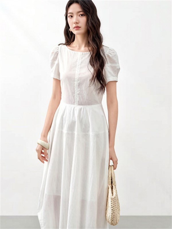 千百惠2026春款：白裙仙韵、紫衫巧思，邂逅小香风绮梦