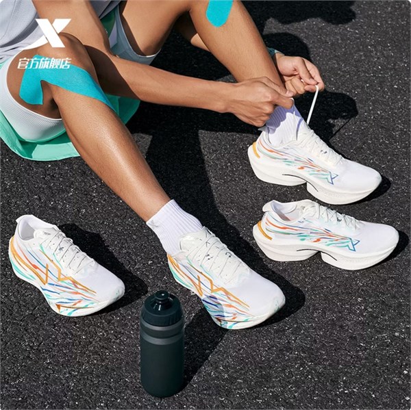 特步破繭之刃Pro：為競(jìng)速而生的碳板跑鞋新標(biāo)桿