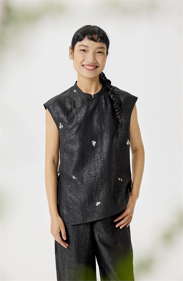 人间四月 | 泥土染与香云纱