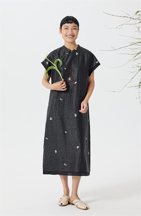 人间四月 | 泥土染与香云纱