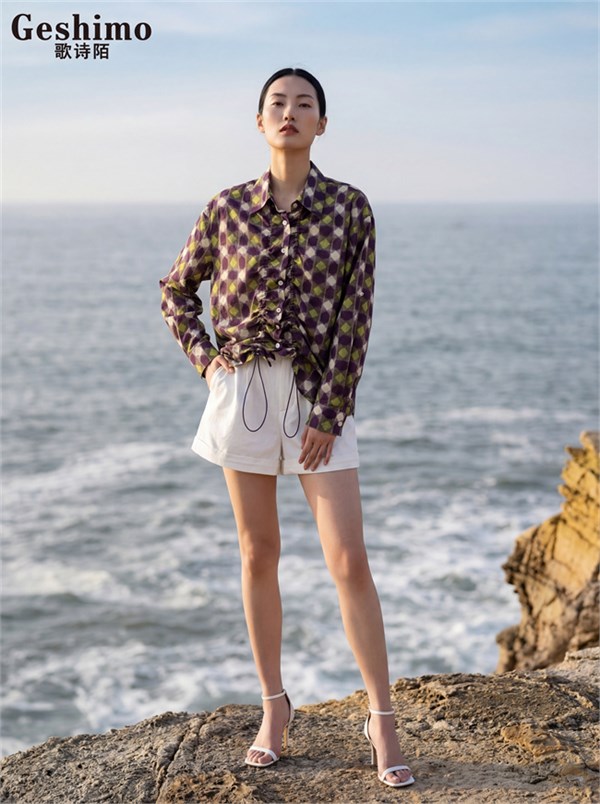 歌诗陌女装:撞色格纹,奏响夏日海滨复古乐章