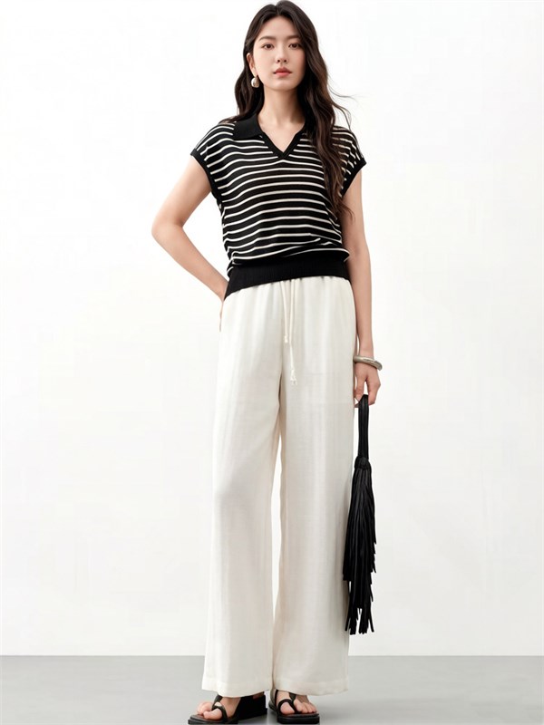 千百惠26夏款T恤：条纹与印花的时尚交响曲