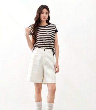 千百惠26夏款T恤：条纹与印花的时尚交响曲