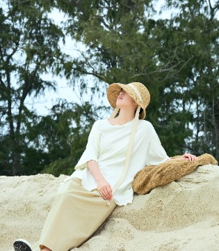 简与媄26夏·海风絮语｜以极简白与卡其色，邂逅盛夏的诗意漫游