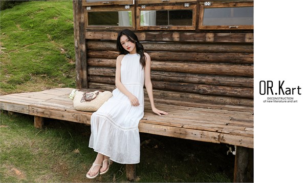 这个夏天，与OR.Kart纯白拼接裙共赴一场法式甜美之约