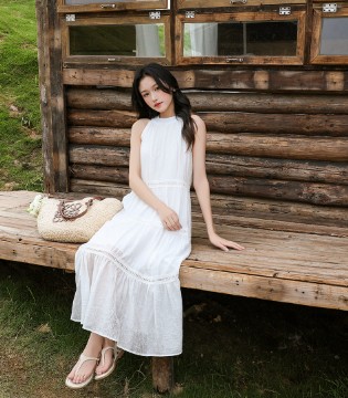 这个夏天，与OR.Kart纯白拼接裙共赴一场法式甜美之约